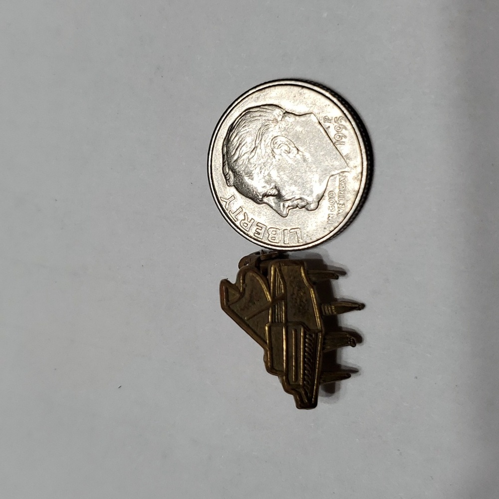 Vintage Gold colored Piano pin - Picture 3 of 3